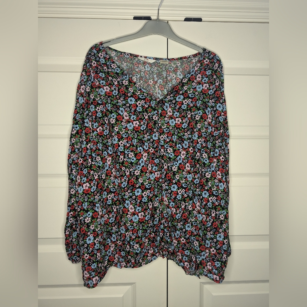 Levis Women 3X Floral Long sleeve Button-Up Blouse - Elastic Wrist V - Neck